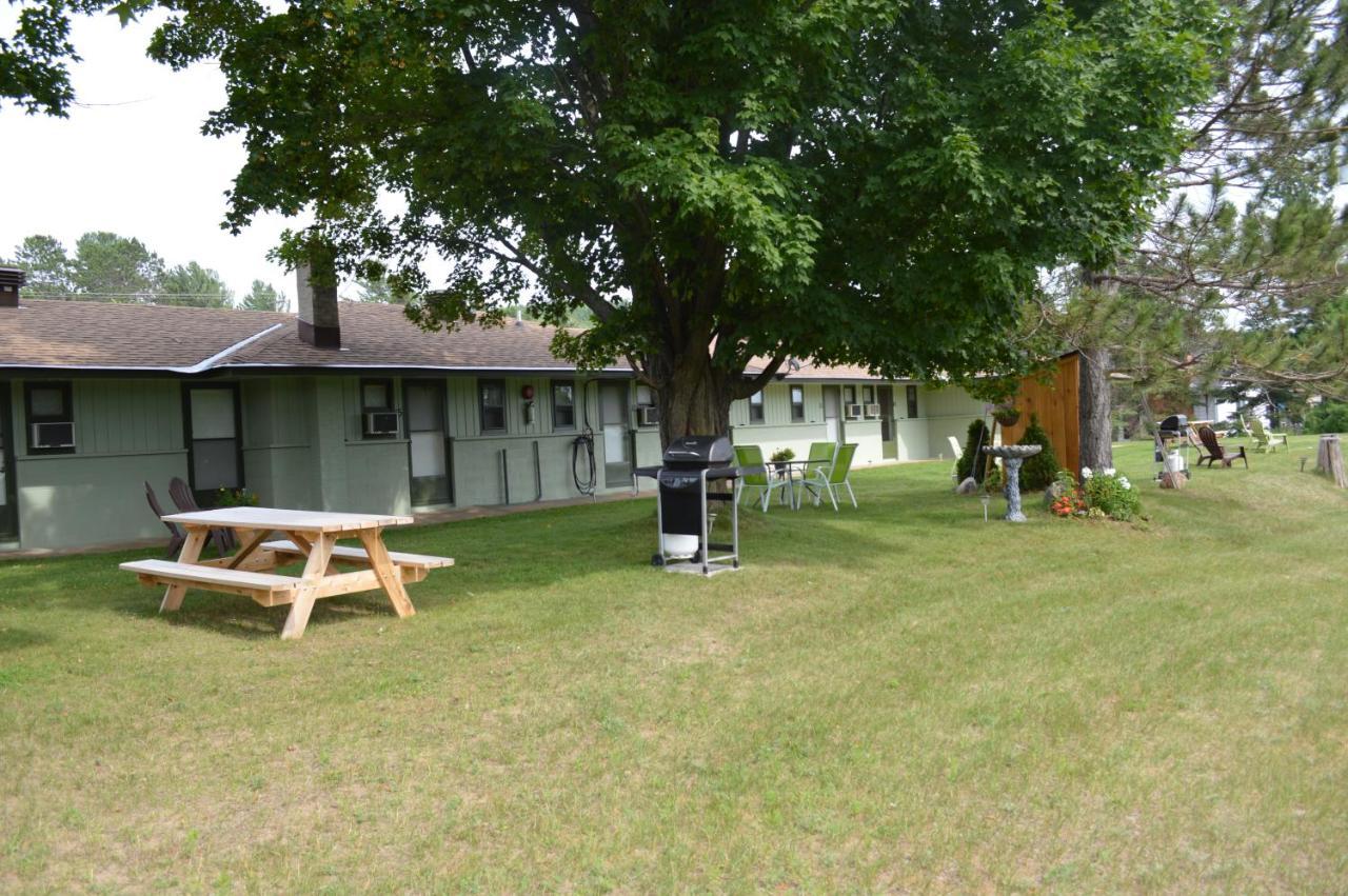 Pinewood Motel Barrys Bay