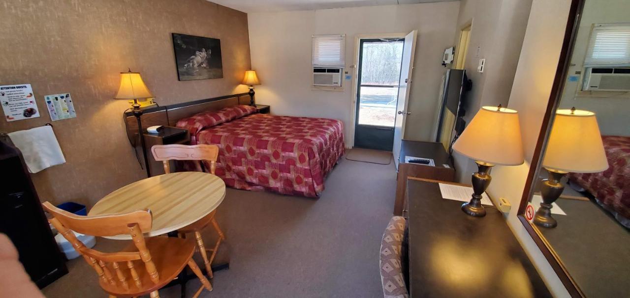 Pinewood Motel *